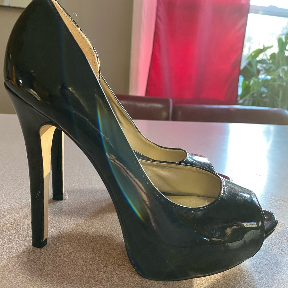 Sassy sexy diba platform peeptoe heels faux patent